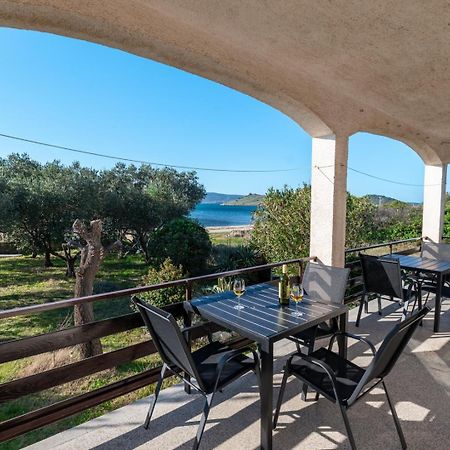 Beachfront Apartment Lostura توراني المظهر الخارجي الصورة