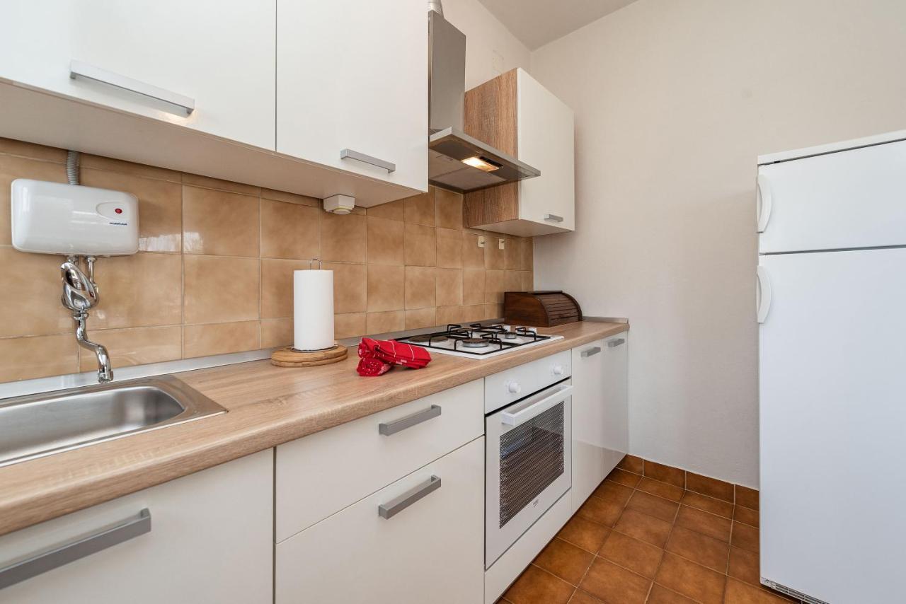 Beachfront Apartment Lostura توراني المظهر الخارجي الصورة