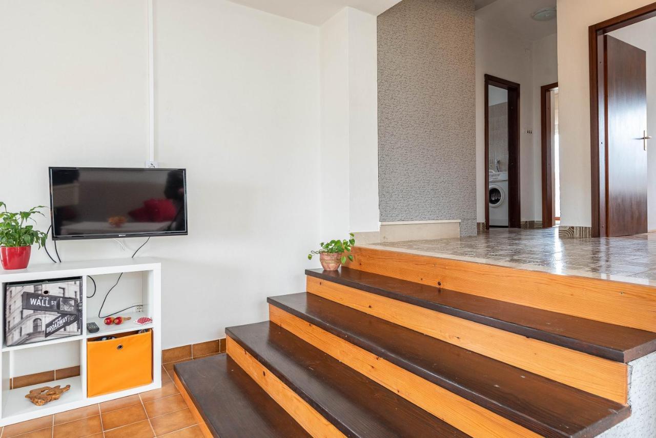 Beachfront Apartment Lostura توراني المظهر الخارجي الصورة