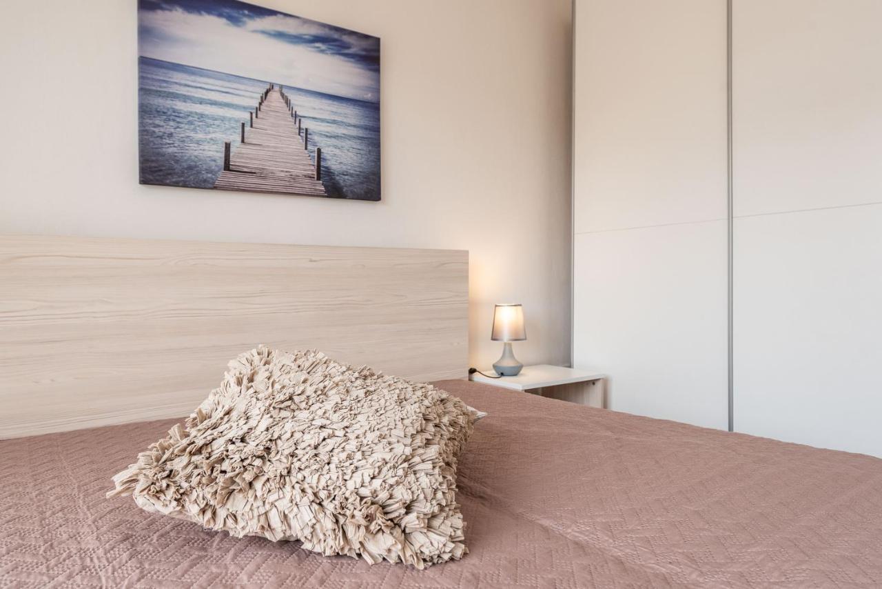 Beachfront Apartment Lostura توراني المظهر الخارجي الصورة
