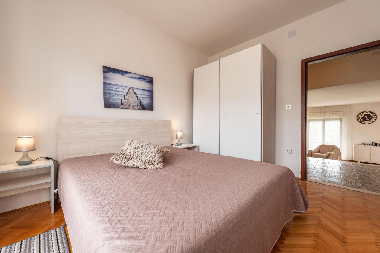 Beachfront Apartment Lostura توراني المظهر الخارجي الصورة